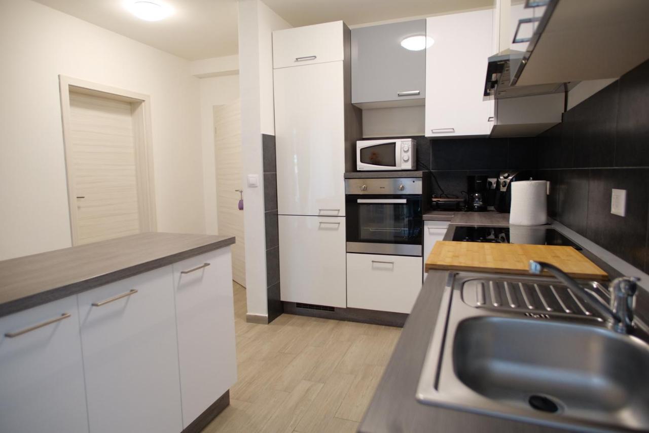 Arena Apartment With 3 Bedrooms In The City Center Pula Exterior photo
